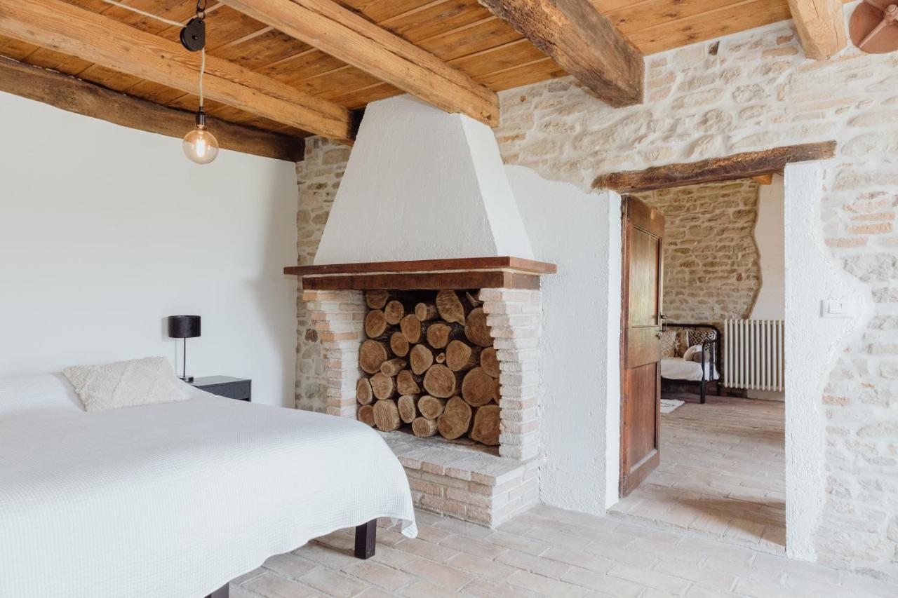Agriturismo Qui Voglio Monte Roberto Exterior photo