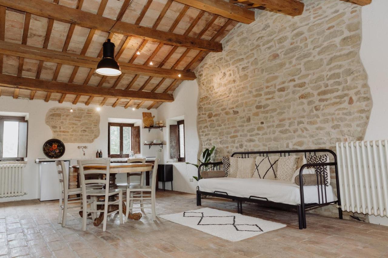 Agriturismo Qui Voglio Monte Roberto Exterior photo